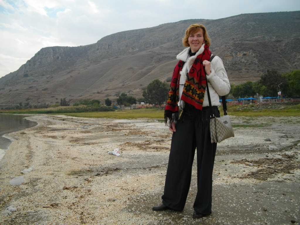 Аня на берегу Галилейского моря