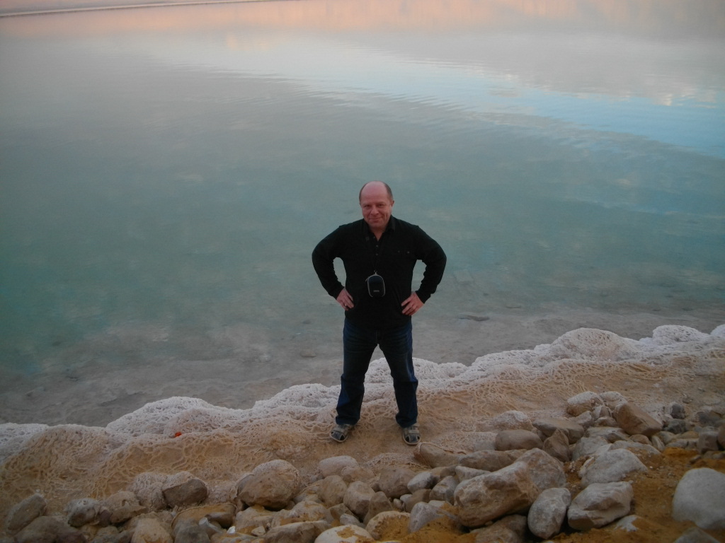 Я стою на берегу Мертвого моря